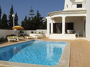 Albufeira - Alojamento - Casas, Chalés, Cottages & Moradias - Large Villa with Private Pool Near the Sea Sleeps 12 - ID 6995