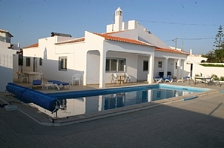Albufeira - Alojamento - Alojamento Self Catering - Villa with Air-Conditioning and Private Heated Pool - ID 7135