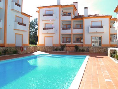 Alojamento - Alojamento Self Catering - 2 Bedroom apartment 2 minutes from Tennis courts, 10 minutes walking from beach in Praia Del Rey - ID 7124