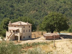 Country Houses to rent in Todi, Umbria, Italy