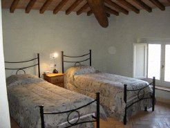 Country Houses to rent in Todi, Umbria, Italy