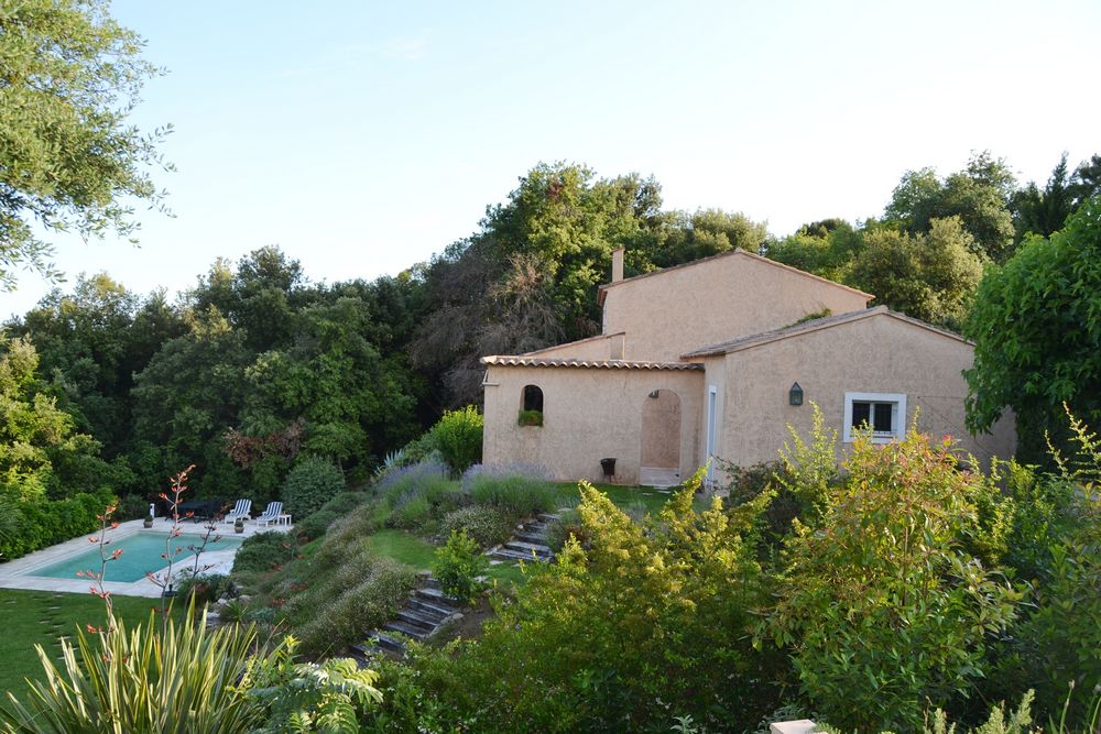 Villas to rent in Valbonne, Provence Alpes Cote d'Azur, France