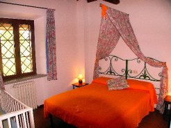 Holiday Farms to rent in Assisi, Umbria, Italy
