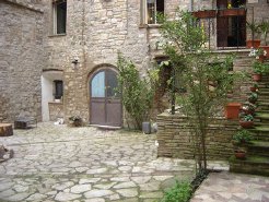 Apartments to rent in Todi, Umbria, Italy