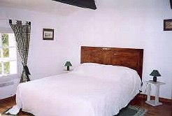 Bed and Breakfasts to rent in VELLUIRE, PAYS DE LOIRE, France