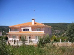 Bed and Breakfasts to rent in Lousa, Caracol, Portugal