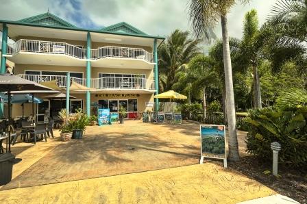 Beachfront Apartments to rent in cairns, tropical north queensland, Australia