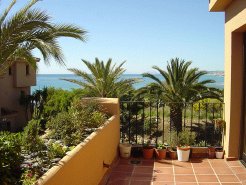 Beachfront Apartments to rent in Estepona, Andalucia, Spain