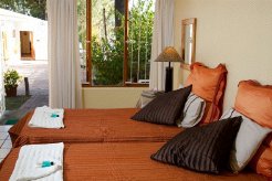 Bed and Breakfasts to rent in Oudtshoorn, Klein Karoo, South Africa