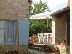 Cottages to rent in Saint Michel le Cloucq, Western Loire, France