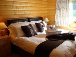 Country Lodges to rent in Crawley, West Sussex, England