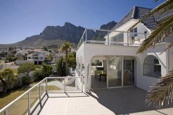 Holiday Houses to rent in Cape Town, Camps Bay, South Africa