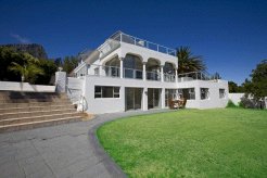 Holiday Houses to rent in Cape Town, Camps Bay, South Africa