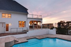 Holiday Houses to rent in Cape Town, Camps Bay, South Africa