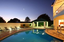 Holiday Rentals & Accommodation - Holiday Homes - South Africa - Camps Bay - Cape Town