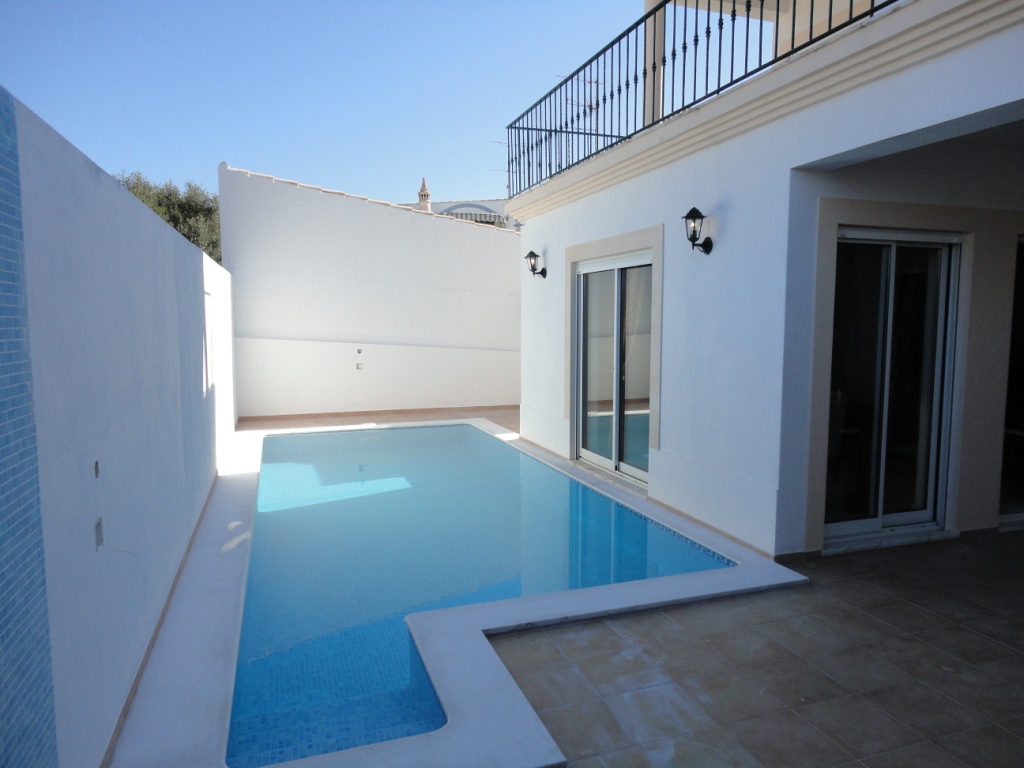 Villas to rent in Portimao, Algarve, Portugal