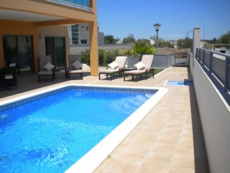 Villas to rent in Alcantarilha, Algarve, Portugal