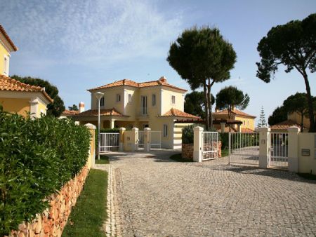Villas to rent in Quarteira, Algarve, Portugal
