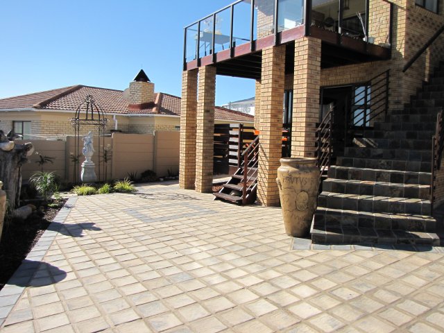 Self Catering to rent in Reebok, Garden Route, South Africa