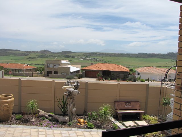 Self Catering to rent in Reebok, Garden Route, South Africa