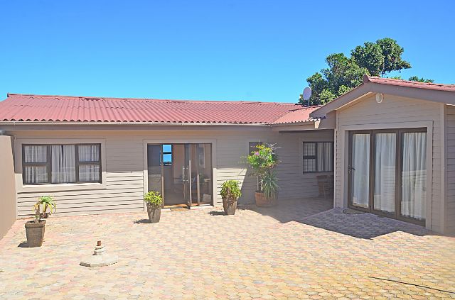 Beachfront Accommodation to rent in Klein Brakrivier, Garden Route, South Africa