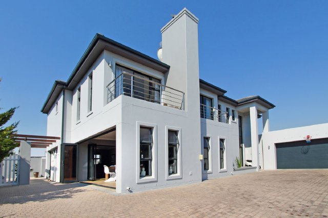 Holiday Rentals & Accommodation - Beach Houses - South Africa - Western Cape - Cape Town