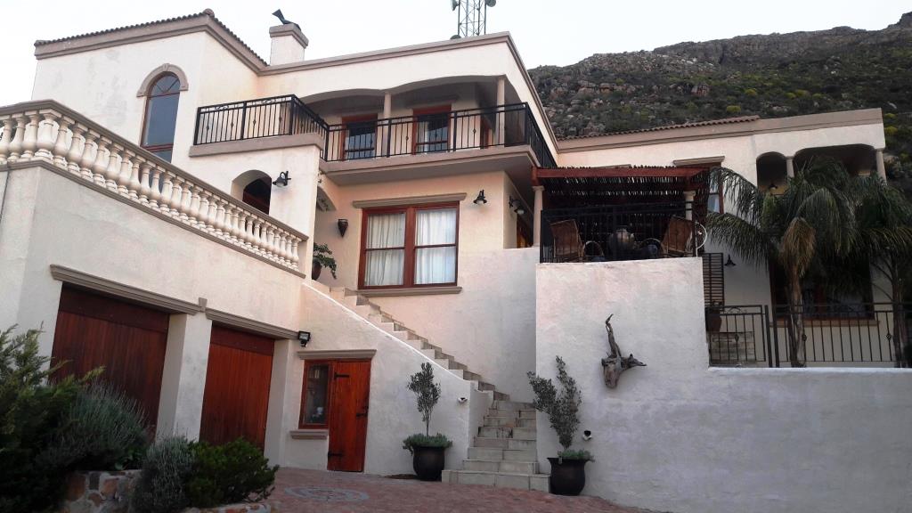 Villas to rent in Gordons Bay, Helderberg, South Africa