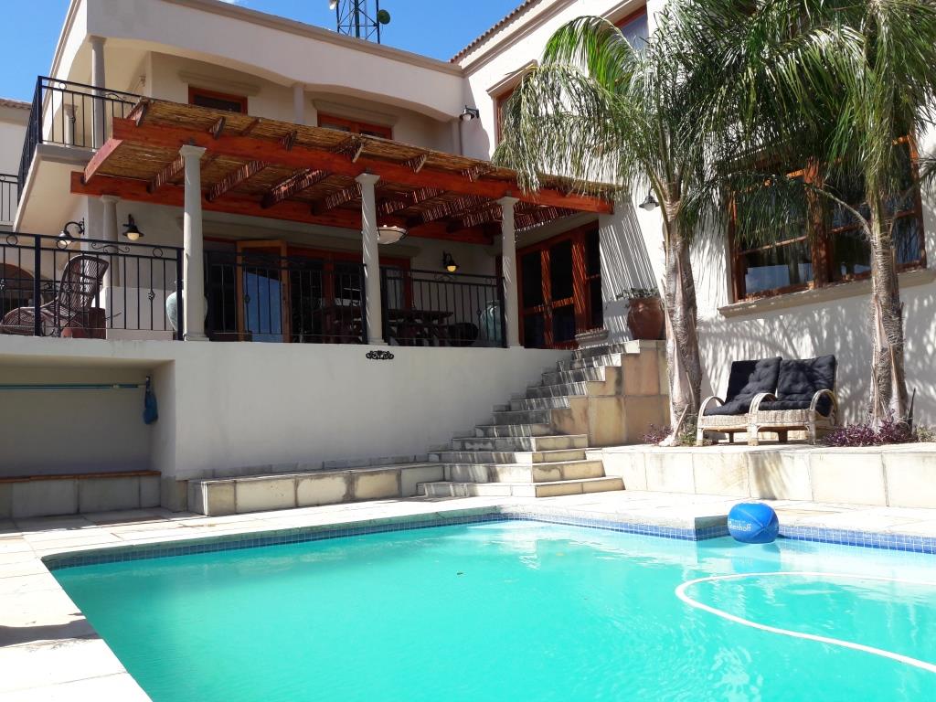 Villas to rent in Gordons Bay, Helderberg, South Africa