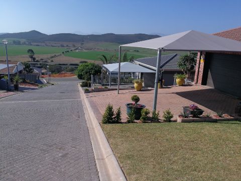 Holiday Accommodation to rent in Reebok, Garden Route, South Africa