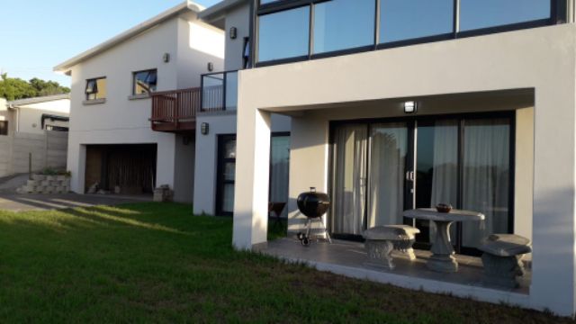 Holiday Rentals & Accommodation - Garden Flat - South Africa - Garden Route - Little Brak River