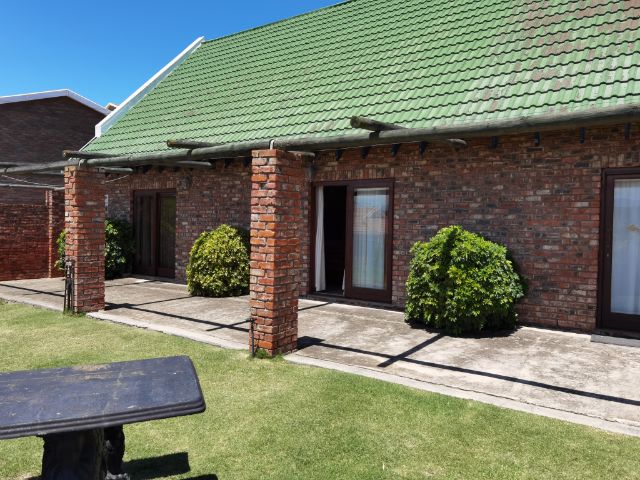 Holiday House to rent in Little Brak River, Garden Route, South Africa